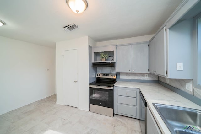 kitchen featuring sink, backsplash, gray cabinets, and stainless steel appliances