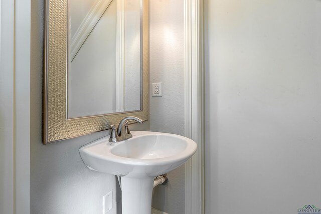 475 Highland Pl, Hallsville, TX 75650 - bathroom with a sink