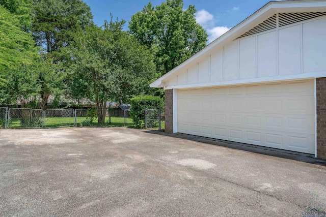105 Bison Trl, Longview, TX 75601 - garage featuring fence