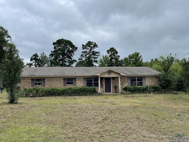 single story home featuring a front lawn