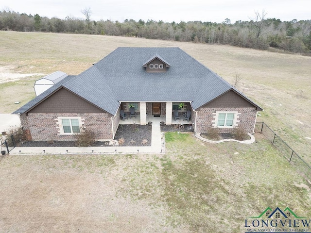 view of front of home featuring fence, a front lawn, and brick siding