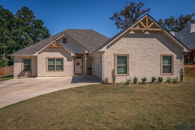 craftsman-style home featuring a front yard