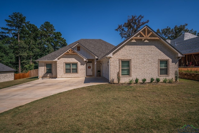 craftsman-style home featuring a front yard