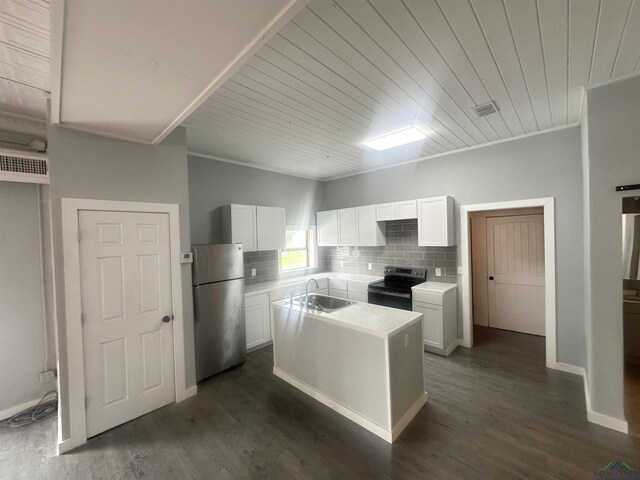 kitchen with a sink, appliances with stainless steel finishes, white cabinets, and tasteful backsplash