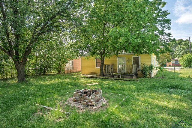view of yard with a fire pit