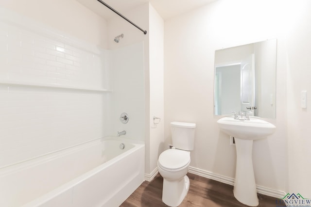 801 W Walnut St, Longview, TX 75601 - bathroom with wood finished floors, toilet, bathtub / shower combination, and baseboards