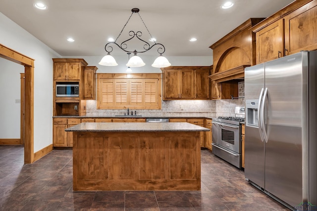 kitchen with stainless steel appliances, a kitchen island, sink, and pendant lighting