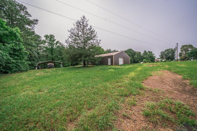 view of yard with a garage and an outdoor structure