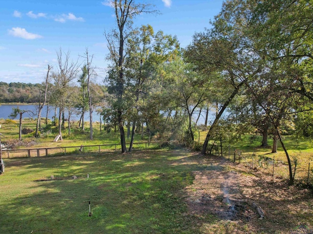 view of yard featuring a water view