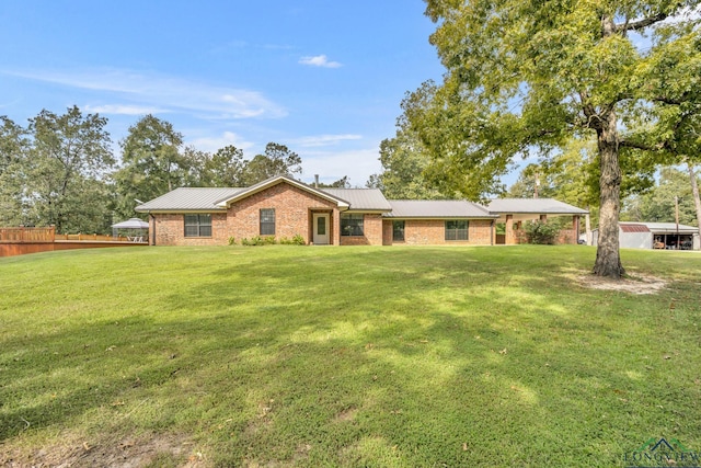 view of front of property with a front yard