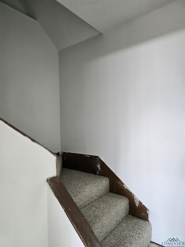 2013 E Warwick Cir, Longview, TX 75601 - view of stairs
