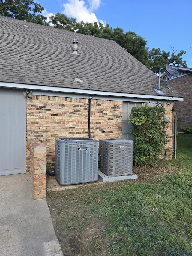 2013 E Warwick Cir, Longview, TX 75601 - exterior view of a shingled roof and brick siding