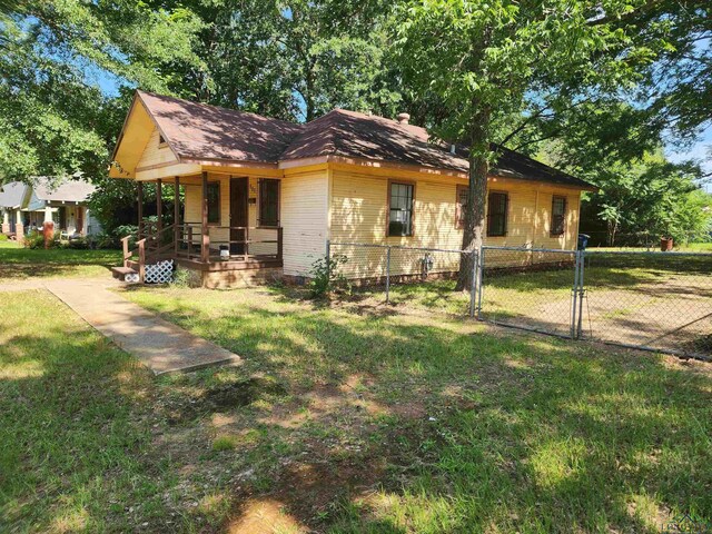 view of front of home with a front lawn and covered porch