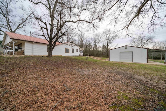 view of yard featuring an outbuilding and a garage