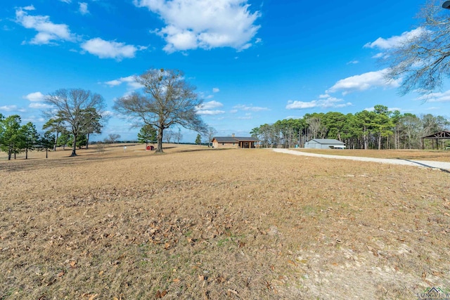 view of yard featuring a rural view