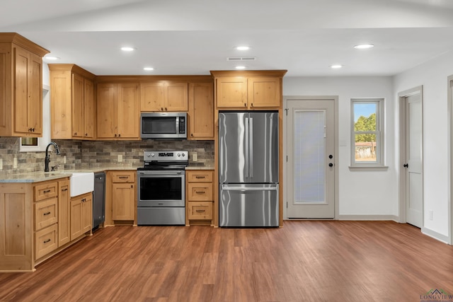 kitchen with tasteful backsplash, stainless steel appliances, dark hardwood / wood-style floors, and sink