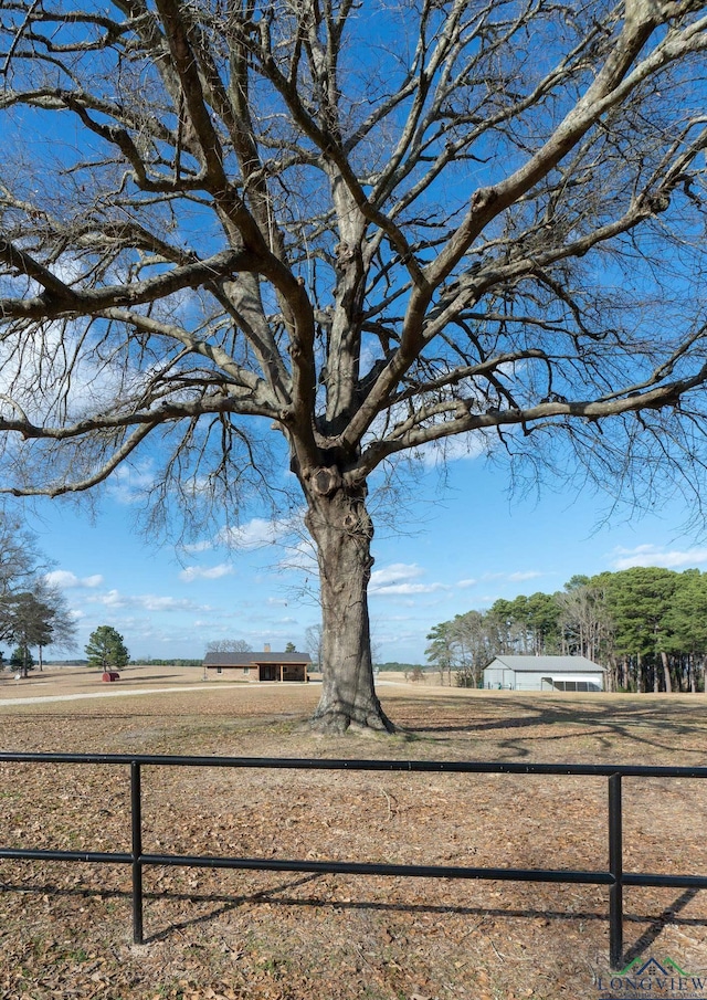 view of yard featuring a rural view