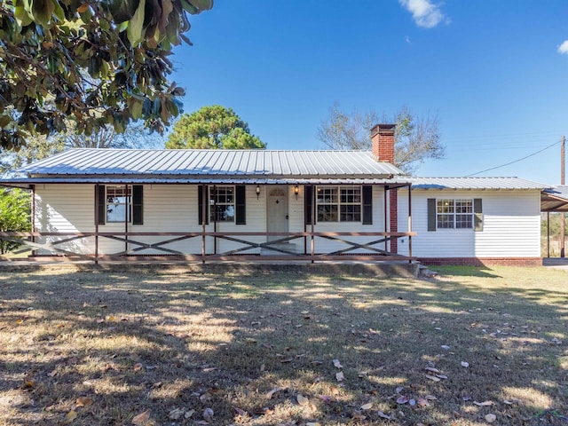 single story home featuring a front lawn and a porch