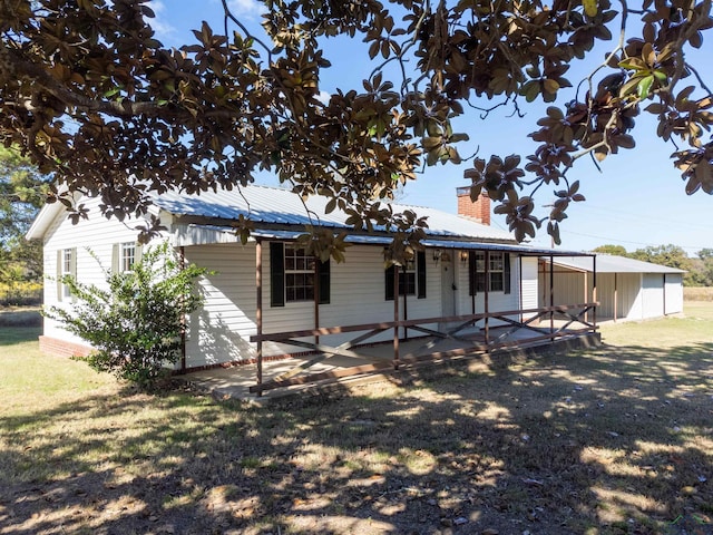 view of front of house with a porch and a front lawn