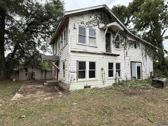 view of front of property with crawl space