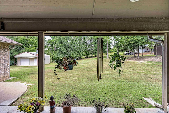 view of yard featuring a garage and an outdoor structure