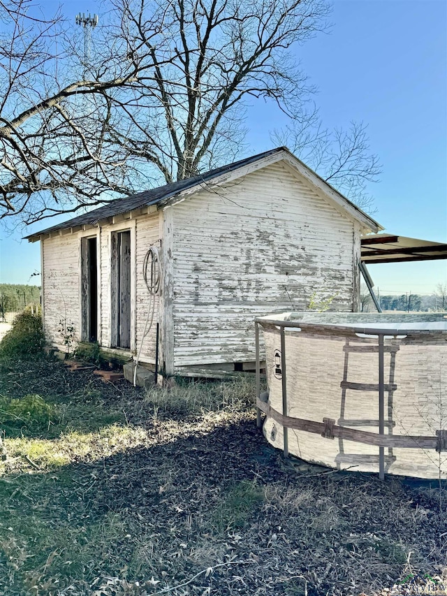 view of side of property featuring an outdoor structure