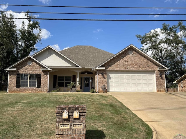 view of front of property featuring a front lawn and a garage