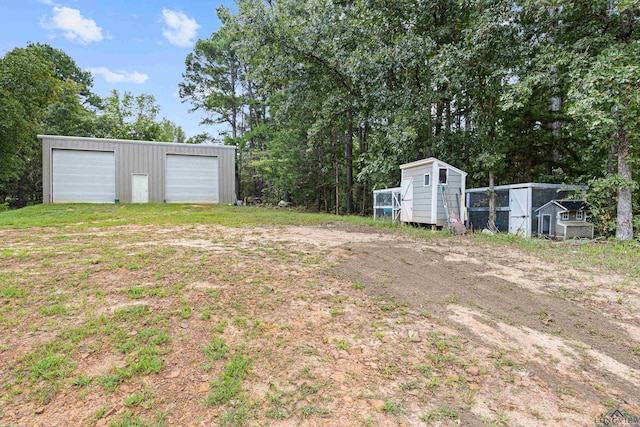 view of yard with an outbuilding and a garage