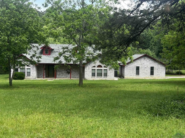 view of front facade featuring a front yard and brick siding