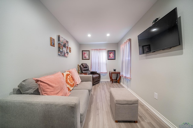 living room featuring light wood-style floors, recessed lighting, and baseboards