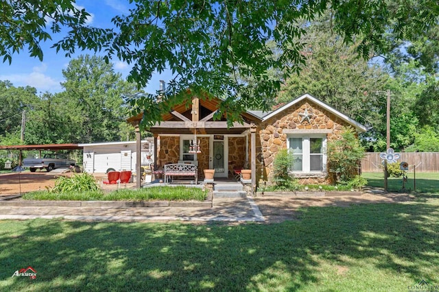 view of front facade featuring a front lawn, a porch, and a carport