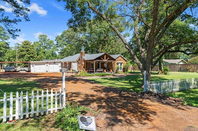 view of front of house featuring a front lawn