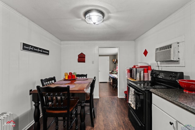 dining space featuring crown molding, dark wood-type flooring, a textured ceiling, and a wall unit AC