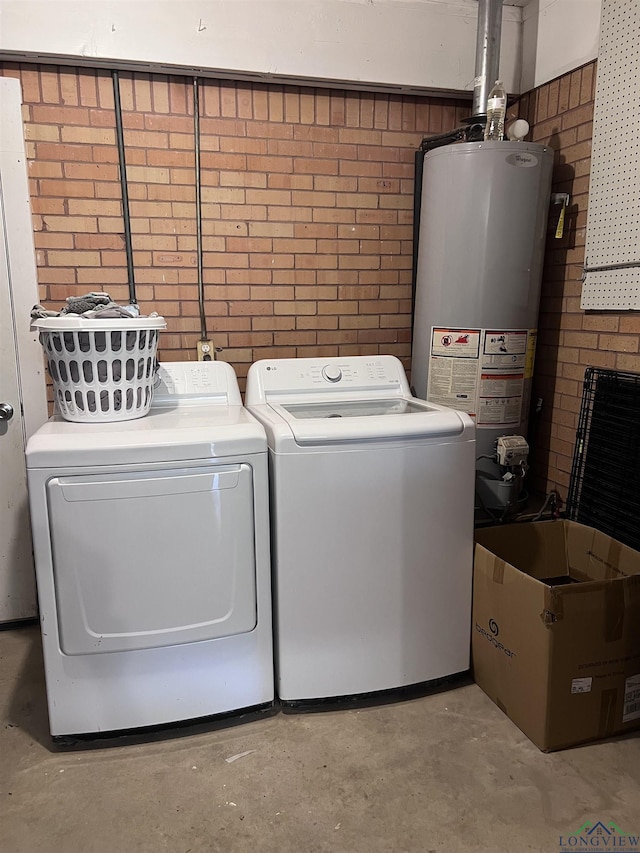 204 Mount Sylvan St, Lindale, TX 75771 - laundry room featuring gas water heater and washer and clothes dryer