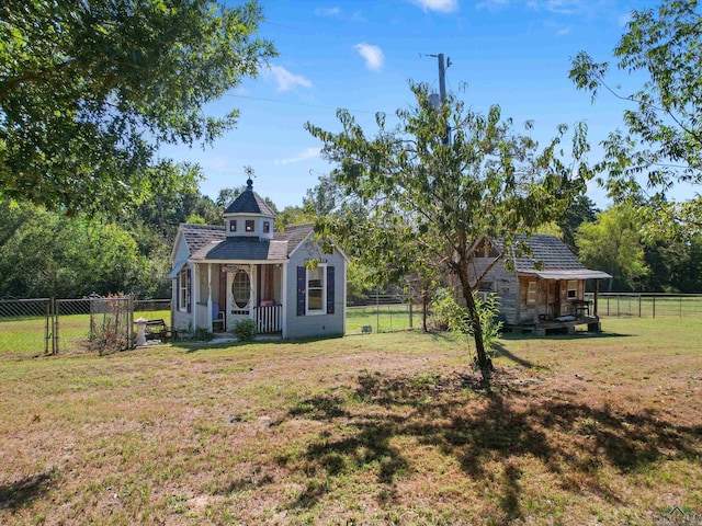 view of front facade with a front lawn