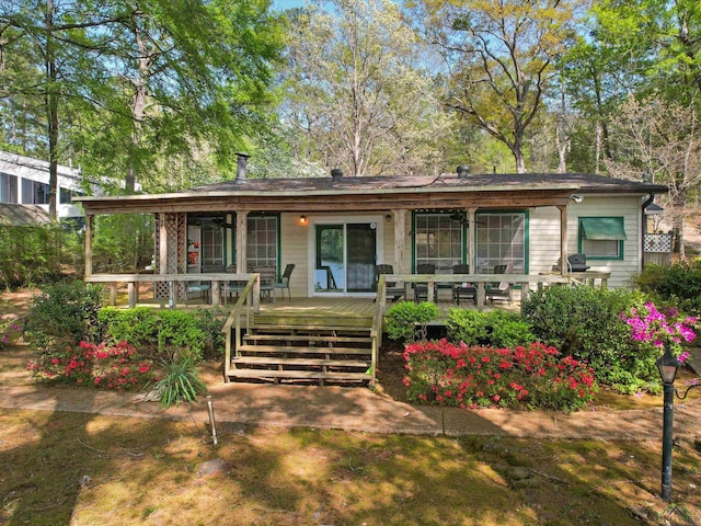3065 E Lake, Gladewater, TX 75647 - view of front of house with a porch