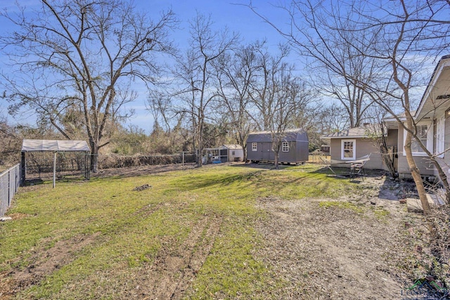 view of yard featuring a storage unit