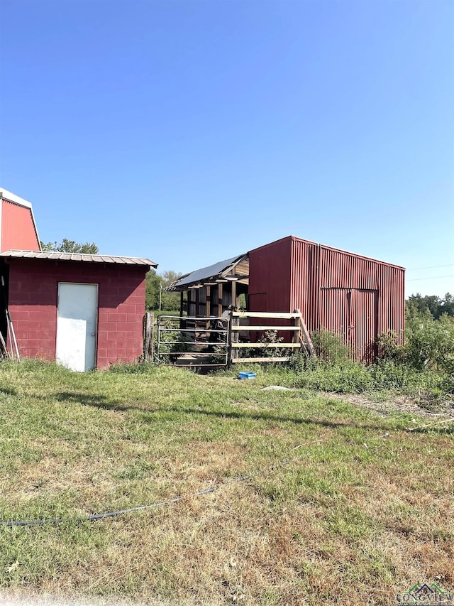 view of outbuilding