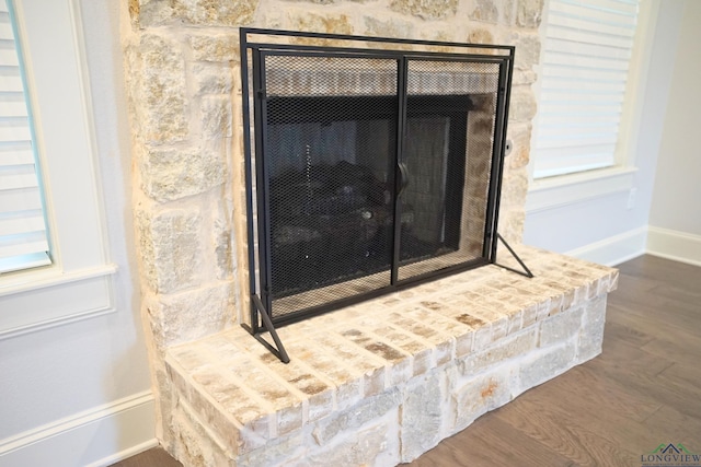 9173 Cave Branch Cv, Tyler, TX 75703 - interior details with baseboards, wood finished floors, and a fireplace with raised hearth