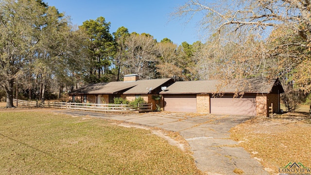 view of front of house featuring a front yard and a garage