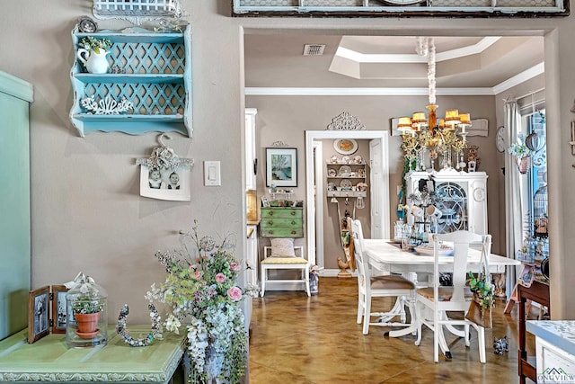 dining room featuring visible vents, crown molding, a chandelier, and a tray ceiling