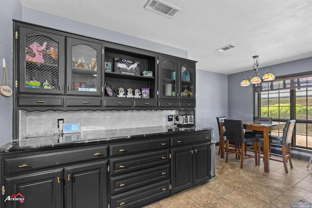 1208 Westwood Dr, Henderson, TX 75654 - bar featuring pendant lighting, visible vents, and decorative backsplash