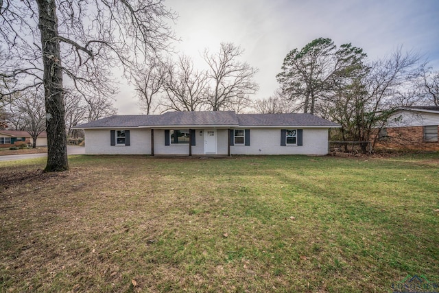 single story home featuring a front yard