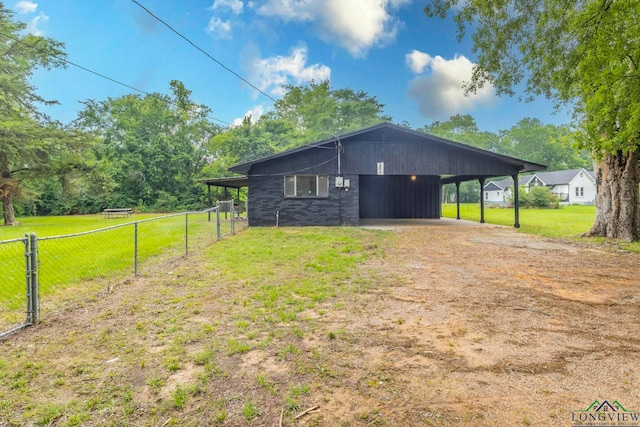 2820 W Upshur Ave, Gladewater, TX 75647 - view of outdoor structure featuring dirt driveway and a carport