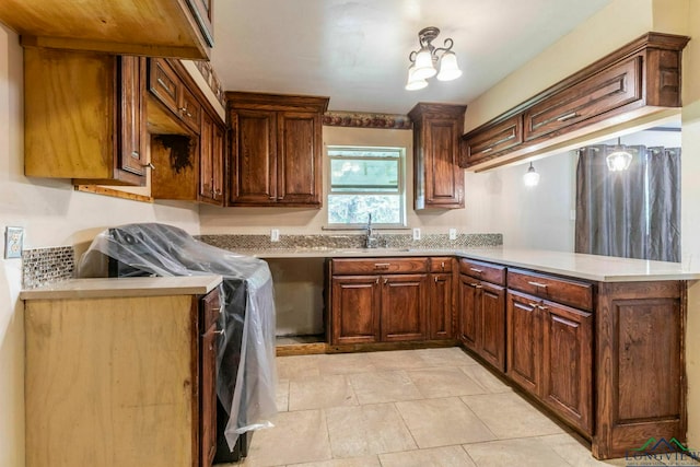 2820 W Upshur Ave, Gladewater, TX 75647 - washroom featuring a sink