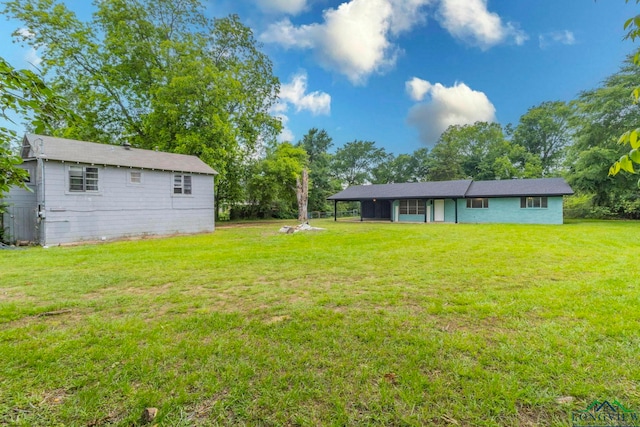 2820 W Upshur Ave, Gladewater, TX 75647 - view of green lawn