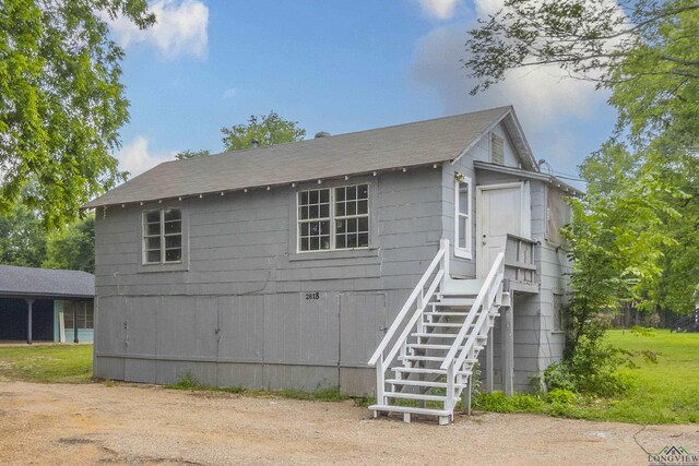 2820 W Upshur Ave, Gladewater, TX 75647 - view of front of home with a shingled roof