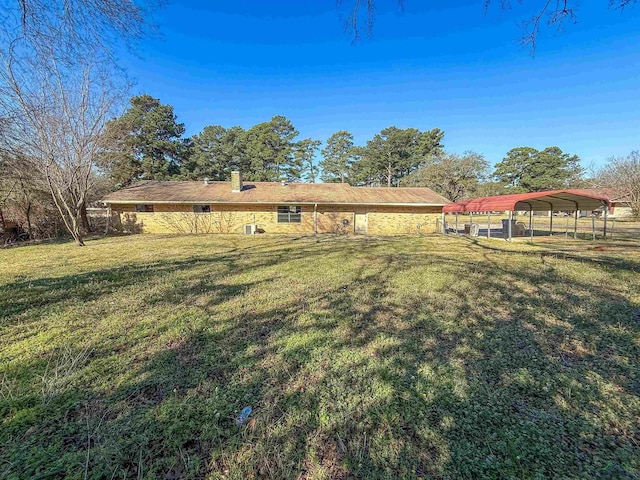 view of yard with a carport