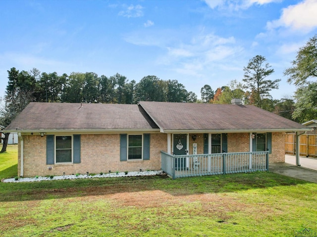 ranch-style house featuring a front lawn