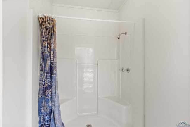 bathroom with curtained shower